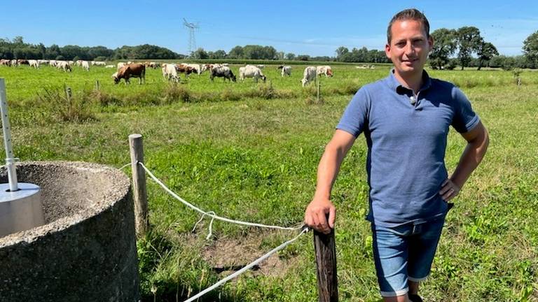 Het gras van boer Paul blijft groen dankzij restwater van Bavaria