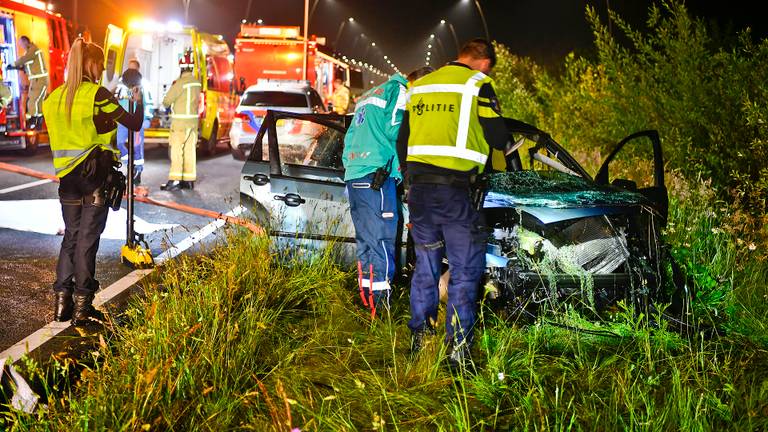 Dodelijk ongeluk op de N2 bij Waalre wordt onderzocht (foto: Rico Vogels/SQ Vision).