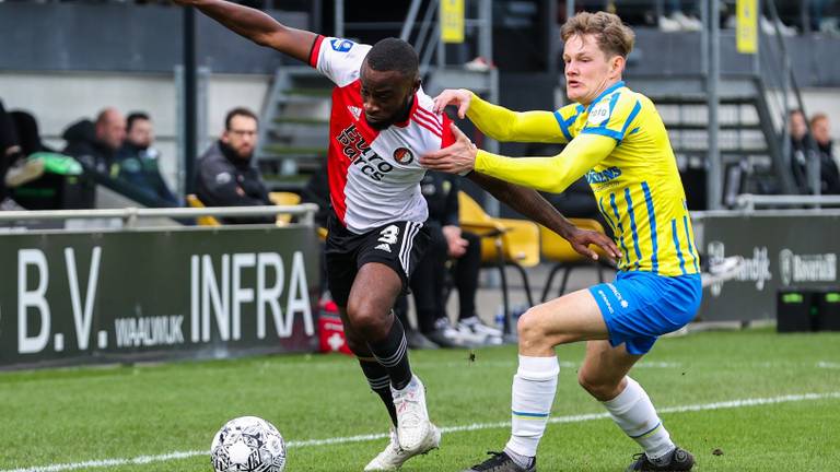 Luuk Wouters in actie tijdens RKC -Feyenoord (Foto: OrangePictures)