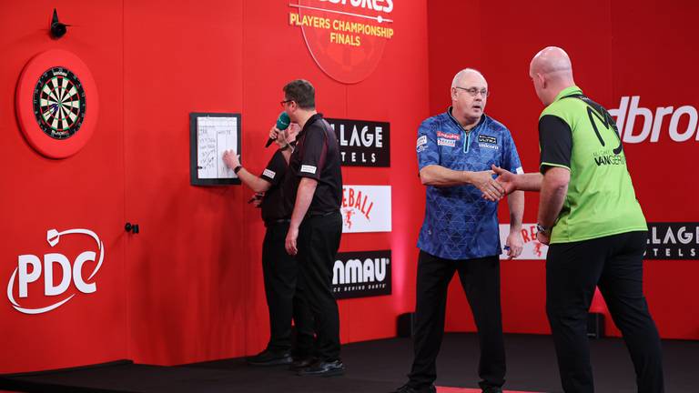 Michael van Gerwen moest zijn meerdere erkennen in Ian White (foto: PDC).