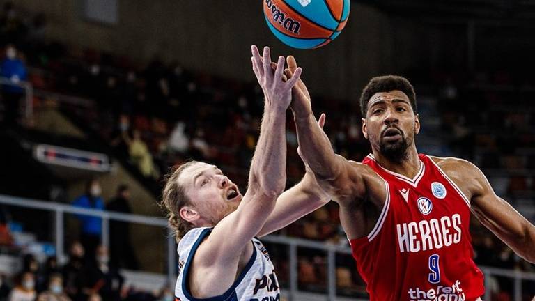 Mo Kherrazi van Heroes in de wedstrijd bij BC Parma (foto: FIBA).