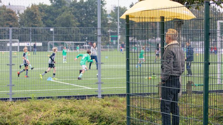 Gezelligheid ver te zoeken op de Brabantse voetbalvelden.