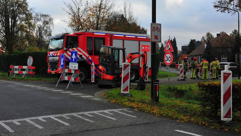 Het gaslek in Budel ontstond tijdens graafwerkzaamheden (foto: Johan Bloemers/SQ Vision).