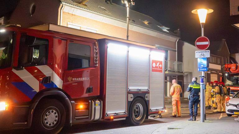 Bewoners midden in de nacht huis uit om brand in appartementencomplex