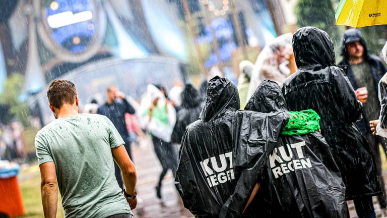 De regen zorgde voor veel overlast tijdens 7th Sunday. Foto: ANP.