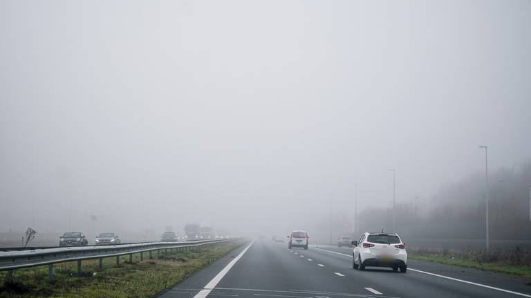 Waarschuwing voor dichte mist: pas op wanneer je de weg op gaat (foto: ANP)