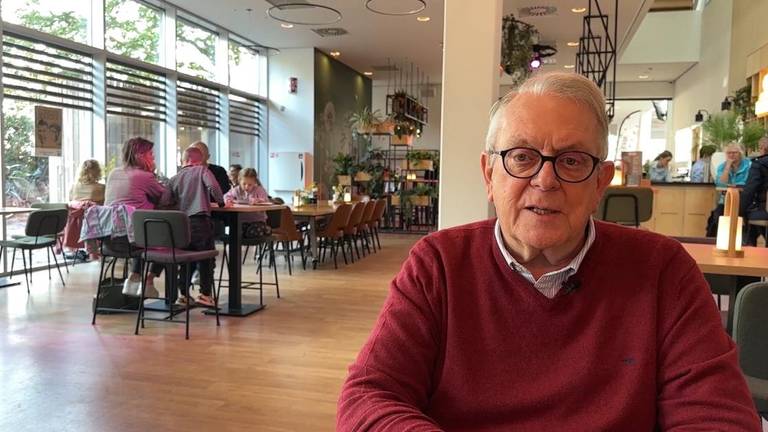 Frank Vermeeren vertelt over zijn diagnose voorafgaand aan de voorstelling (foto: Loïs Verkooijen).