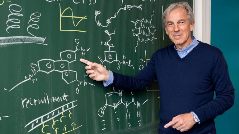 Superprofessor Bert hielp al 100 studenten promoveren: 'Het is teamsport'