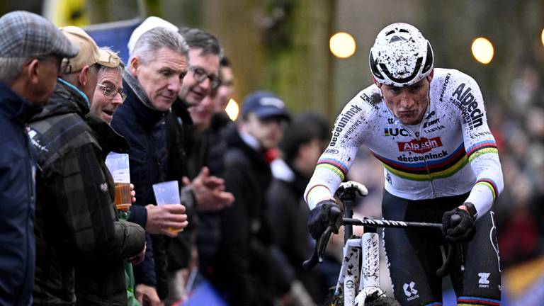 Mathieu van der Poel aan de leiding in Gavere (foto: ANP).