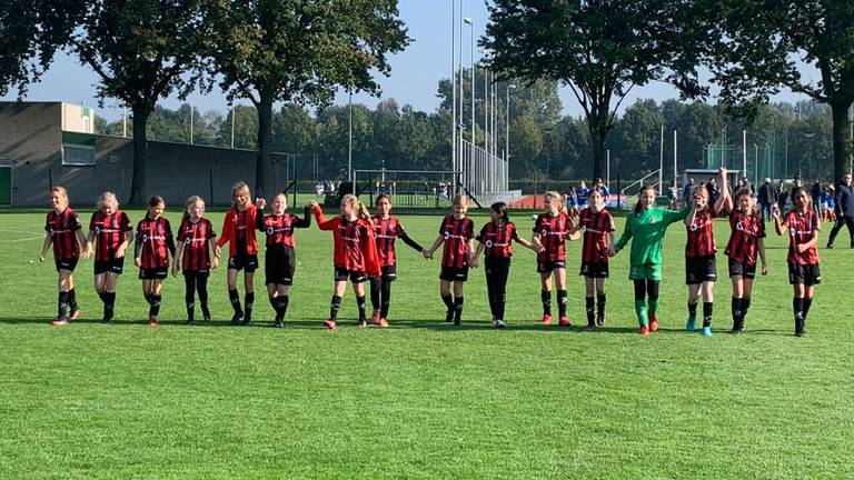 MO13-3 van OJC Rosmalen hopen snel weer een wedstrijd te spelen. 