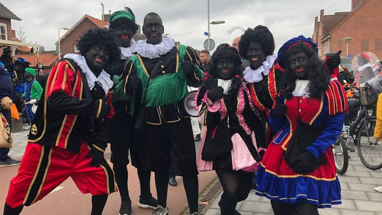 Zwarte Pieten in Breda (foto: Raymond Merkx).