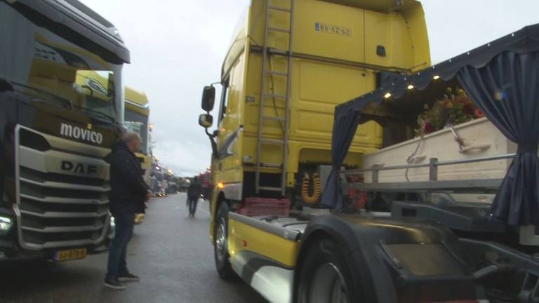 Truckersuitvaart voor Wesley: 'Als chauffeur wil je hier gewoon zijn' 