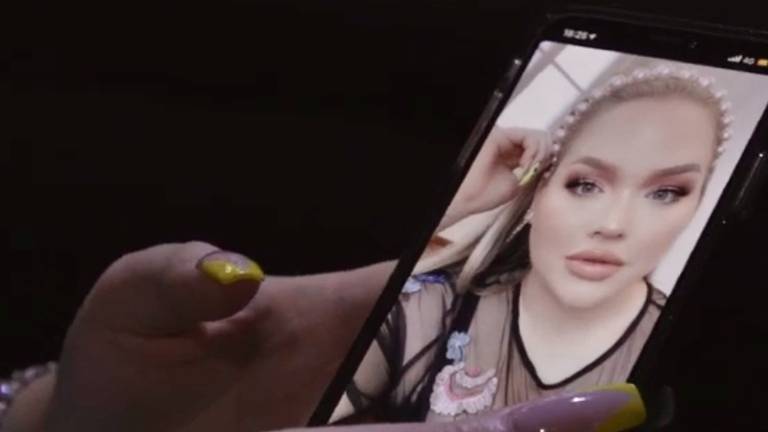 Nikkie de Jager uit Uden is Brabants beroemdste influencer en vlogger (Beeld: trailer NikkieTutorials: Layers of me).