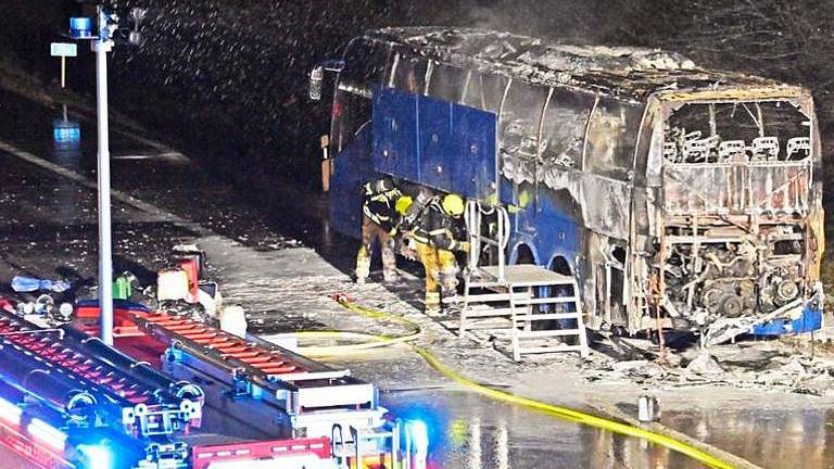 De bus werd totaal verwoest door de brand. (Foto: Thomas Gaulke)