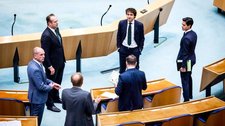 Een eerder debat in de Kamer over corona (foto: ANP/Remko de Waal).