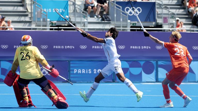 Joep de Mol (rechts) tijdens de halve finale van de Olympische Spelen tegen Spanje. (Foto: EPA/Christophe Petit Tesson)