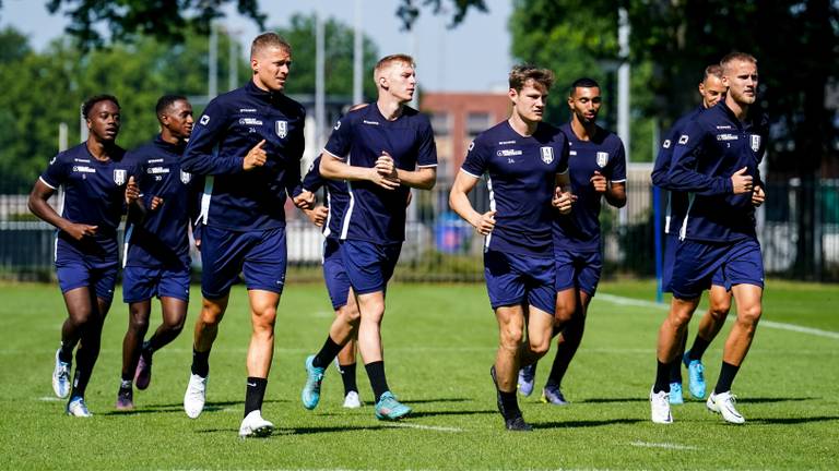 Eerste training RKC, met rechts aanvoerder Meulensteen (Foto: OrangePictures)