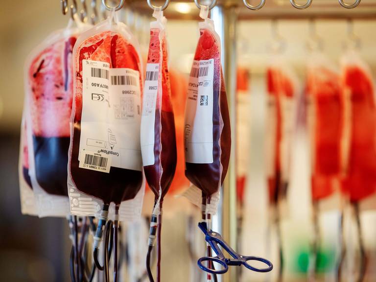Ziekenhuizen bestellen extra bloed voor uitgestelde operaties.