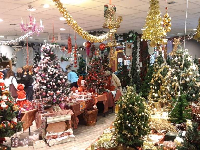 Alleen maar tweedehands kerstsfeer te koop in de Kerstkringloopwinkel (foto:Kerstkringloopwinkel)