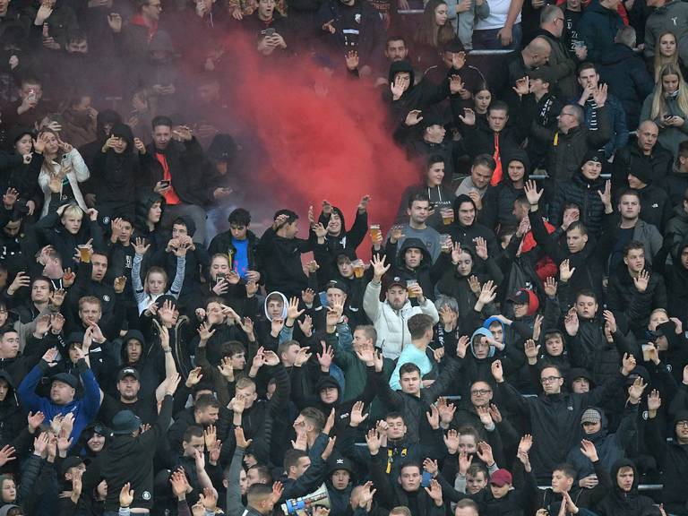 Supporters bij het duel tussen FC Utrecht en Willem II (foto: ANP)