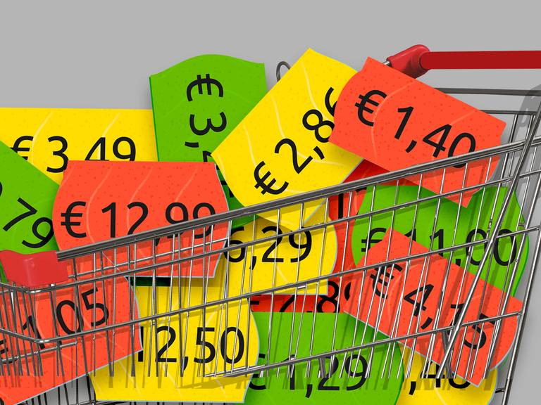 Hoge prijzen in supermarkten zorgen voor veel frustratie. 