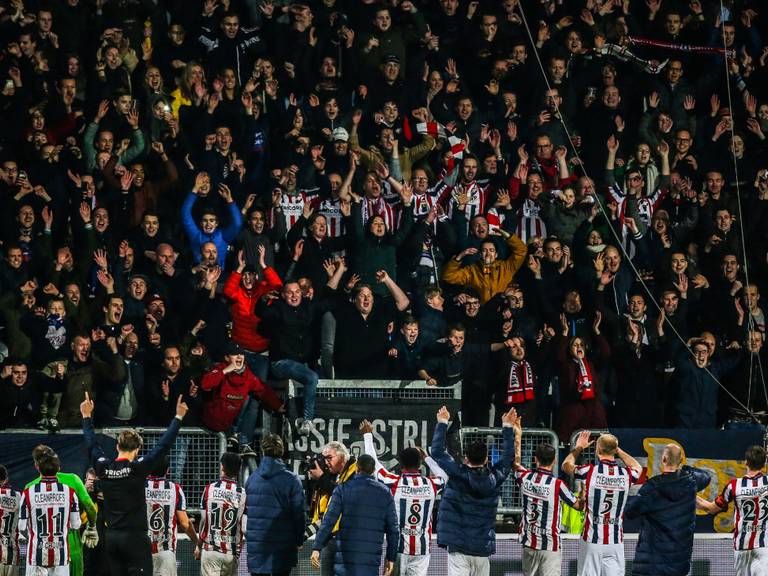 Willem II heeft met ingang van komend seizoen een aantal rookvrije vakken in het stadion (foto: VI Images).