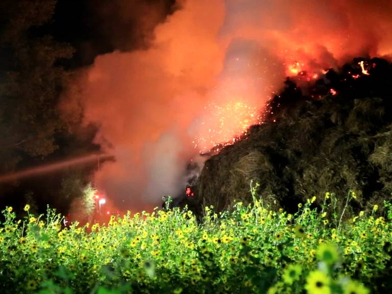 Grote brand in mesthoop in Aarle-Rixtel