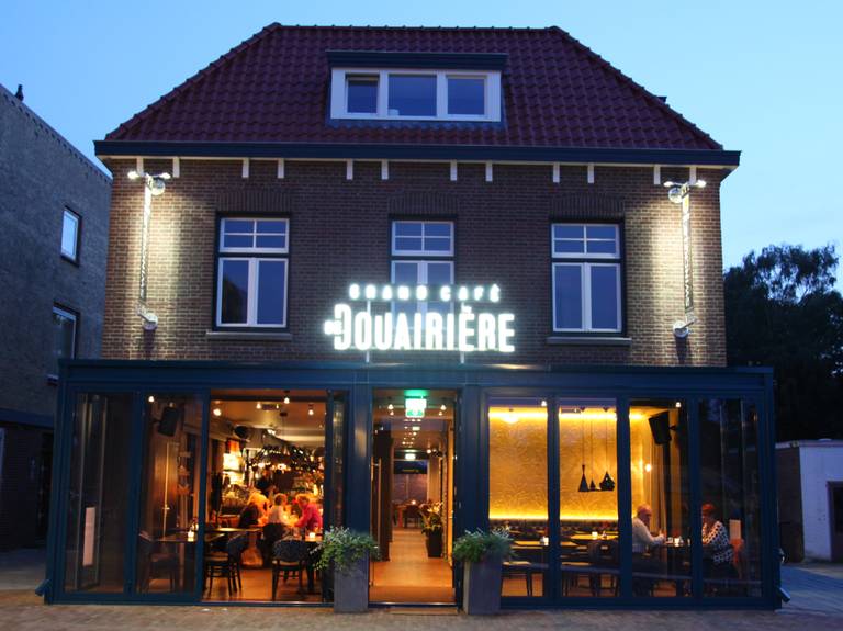 Het pand Steenstraat 156 waar in de oorlog joden woonden en waar nu grand café De Douairière is gevestigd (foto: Nikki Ronnes).