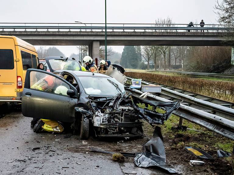 Twee gewonden bij ongeval N269: weg bij Hilvarenbeek afgesloten
