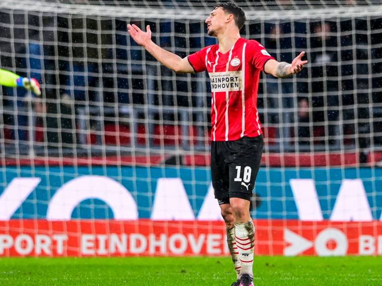 Olivier Boscagli is verontwaardigd na de 1-1 van sc Heerenveen tegen PSV (foto: ANP 2022/Olaf Kraak).