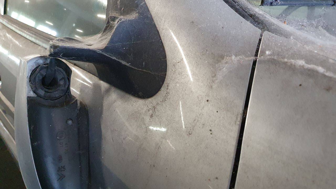 De auto is inmiddels behoorlijk in verval (foto: Omroep Brabant).