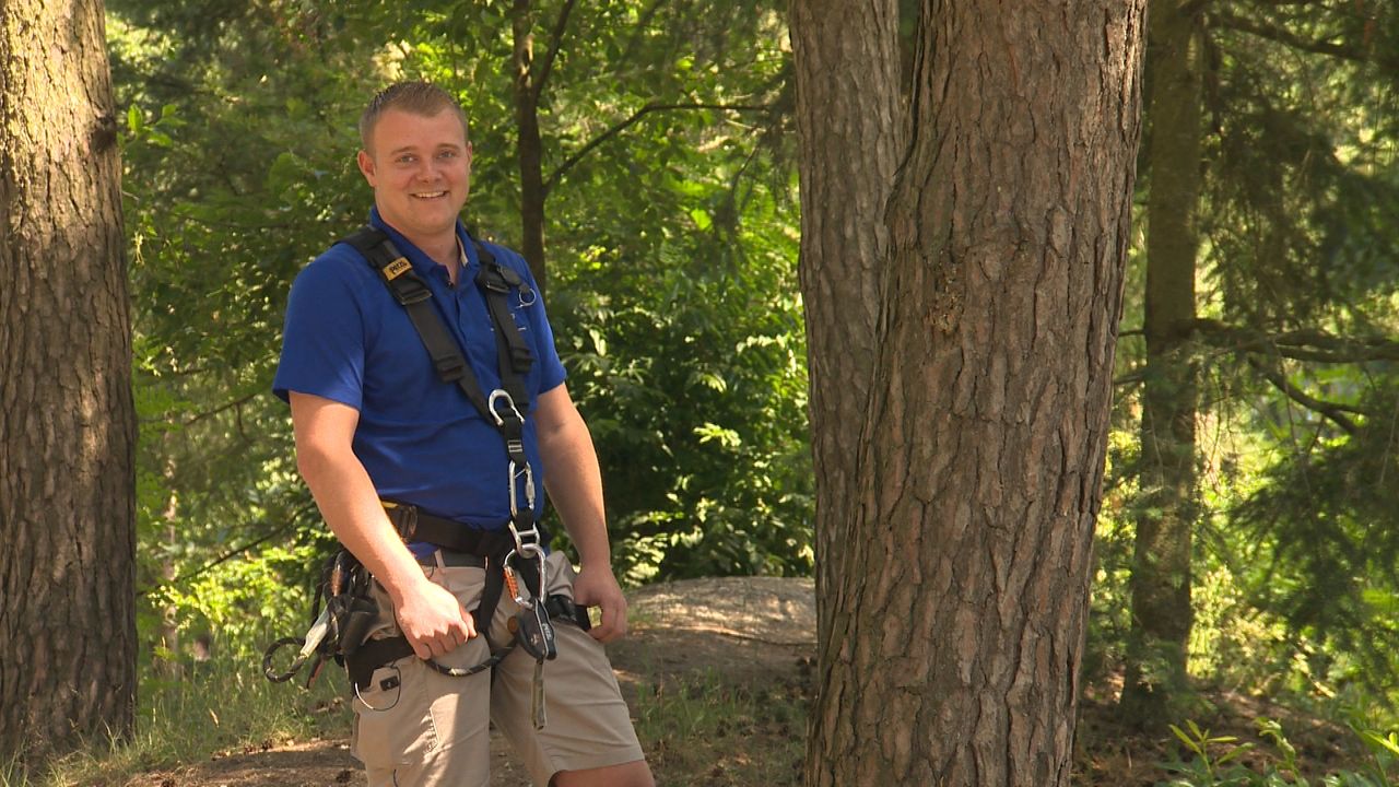 Bas is al een aantal jaar sport-instructeur op het vakantiepark.