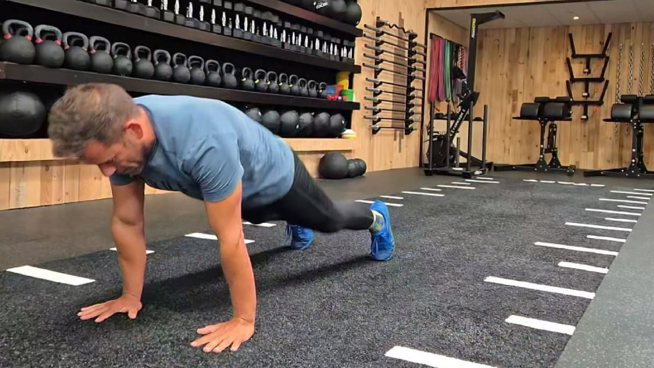 Ramon oefent één van de onderdelen van The Toughest Mile (foto: Niek de Bruijn)