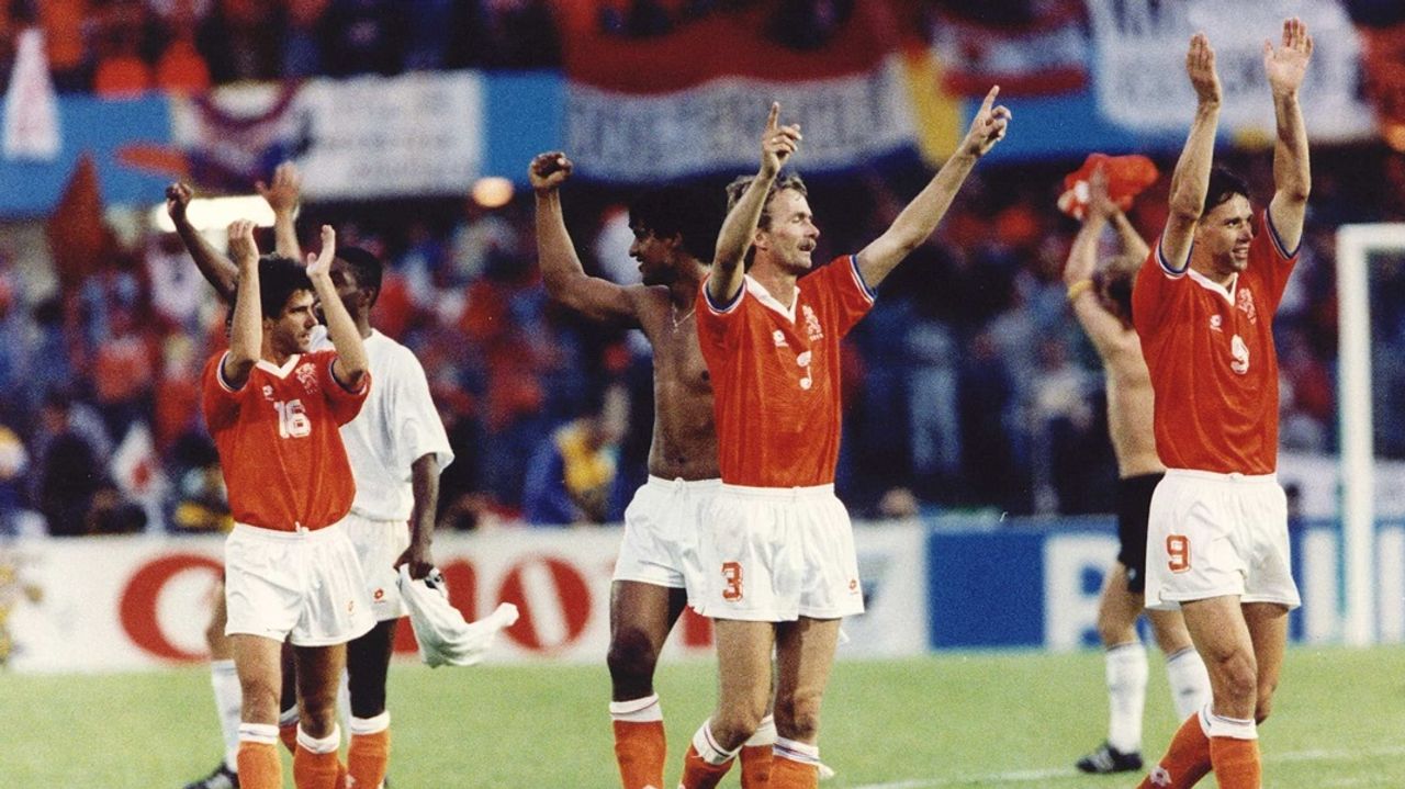 Peter Bosz (links) speelde in 1992 wel in het Nederlands Elftal (foto: ANP). 