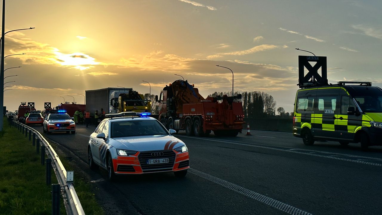 Het ongeluk gebeurde op de A40 bij Gistel (foto: Jeffrey Roos).