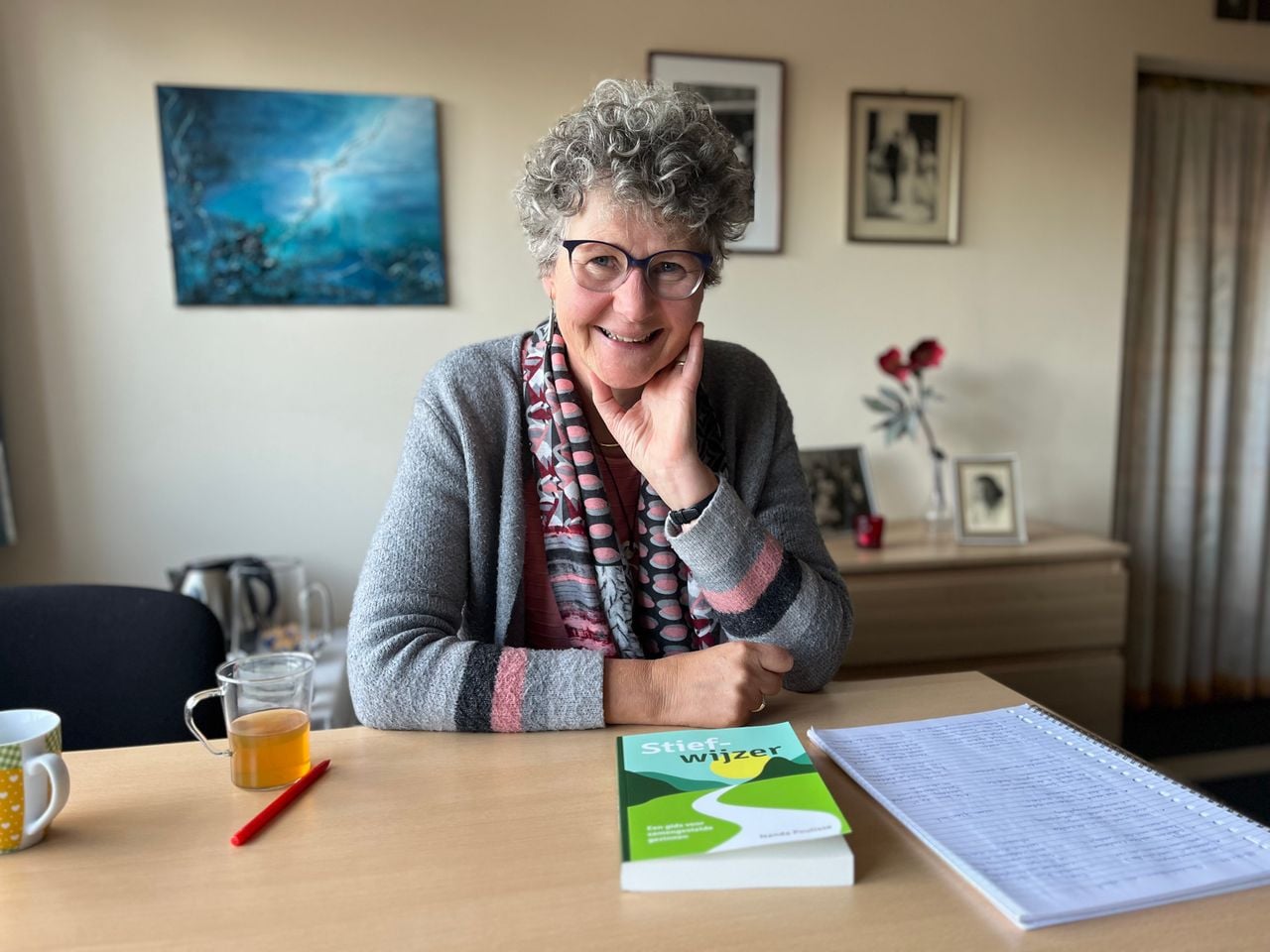 Nanda schreef de stief-wijzer, een boek dat stiefouders helpt met lastige problemen (foto: Megan Hanegraaf).