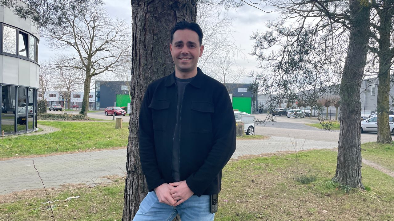 Sam van Rhee (26) kiest voor het reisbureau (foto: René van Hoof).