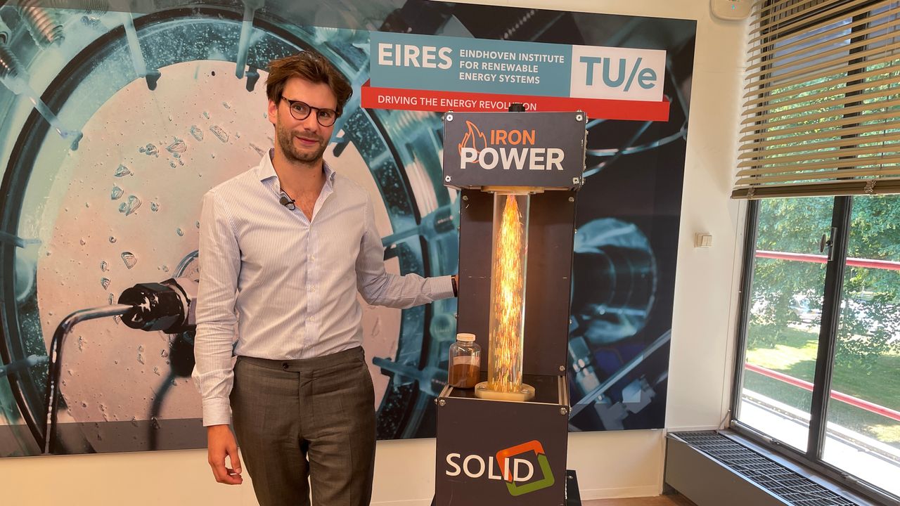 Mark Verhagen van RIFT demonstreert de nieuwe techniek (foto: René van Hoof).