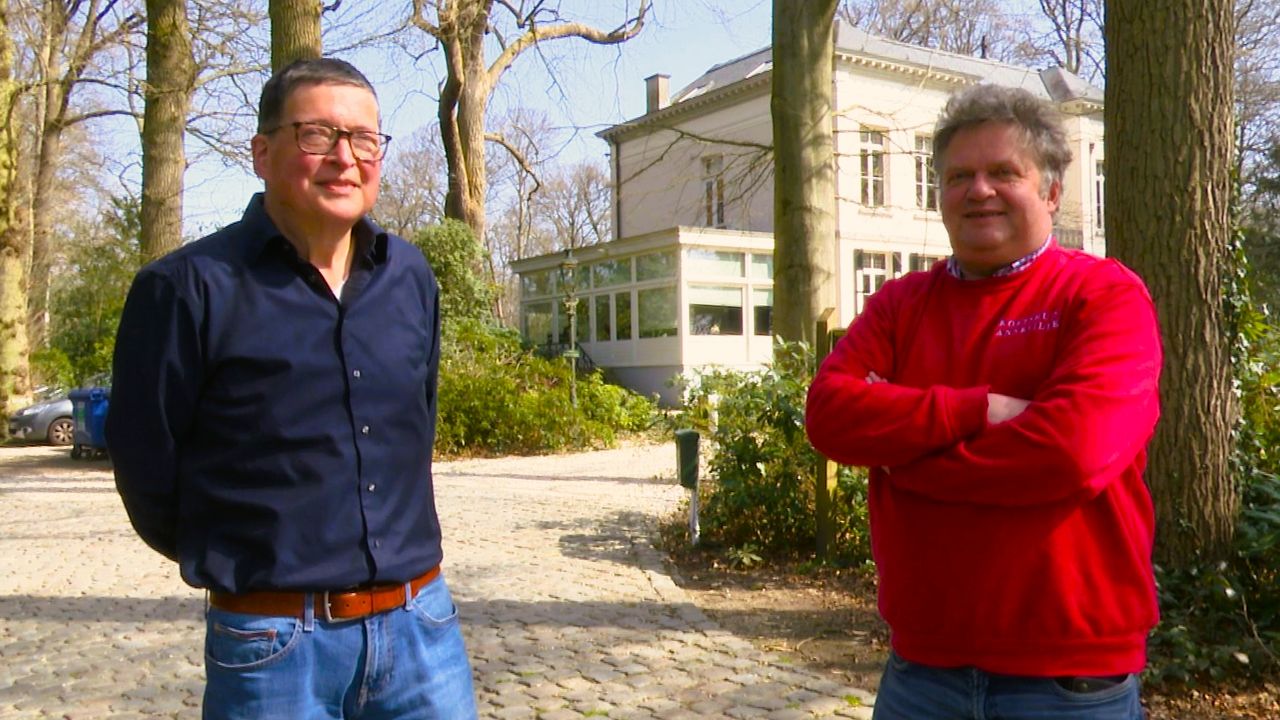 Wim en Jan baron de Constant Rebecque op hun landgoed Anneville (foto: Raoul Cartens).