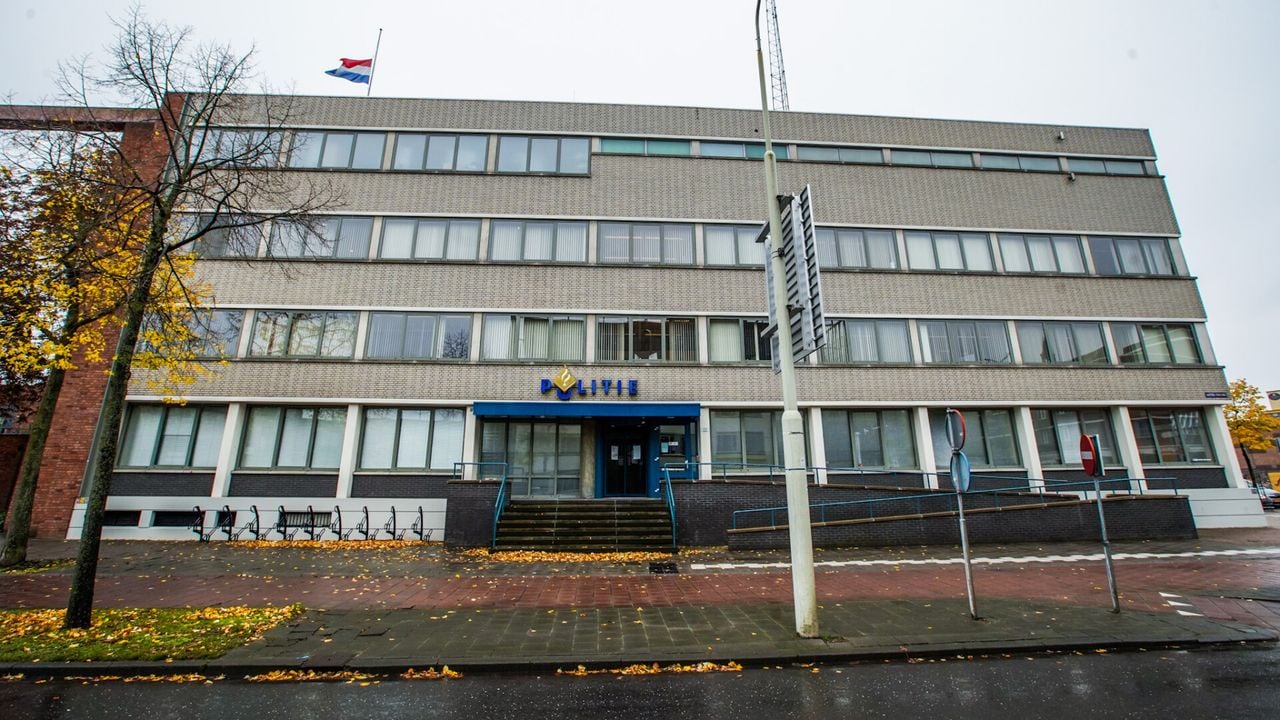 Vlag halfstok in Helmond (foto: SQ Vision/Dave Hendriks). 