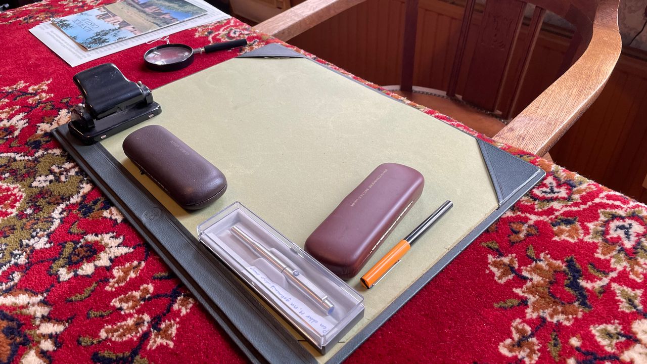 Alle spullen liggen nog precies zo Henri het heeft achtergelaten (Foto: Erik Peeters)