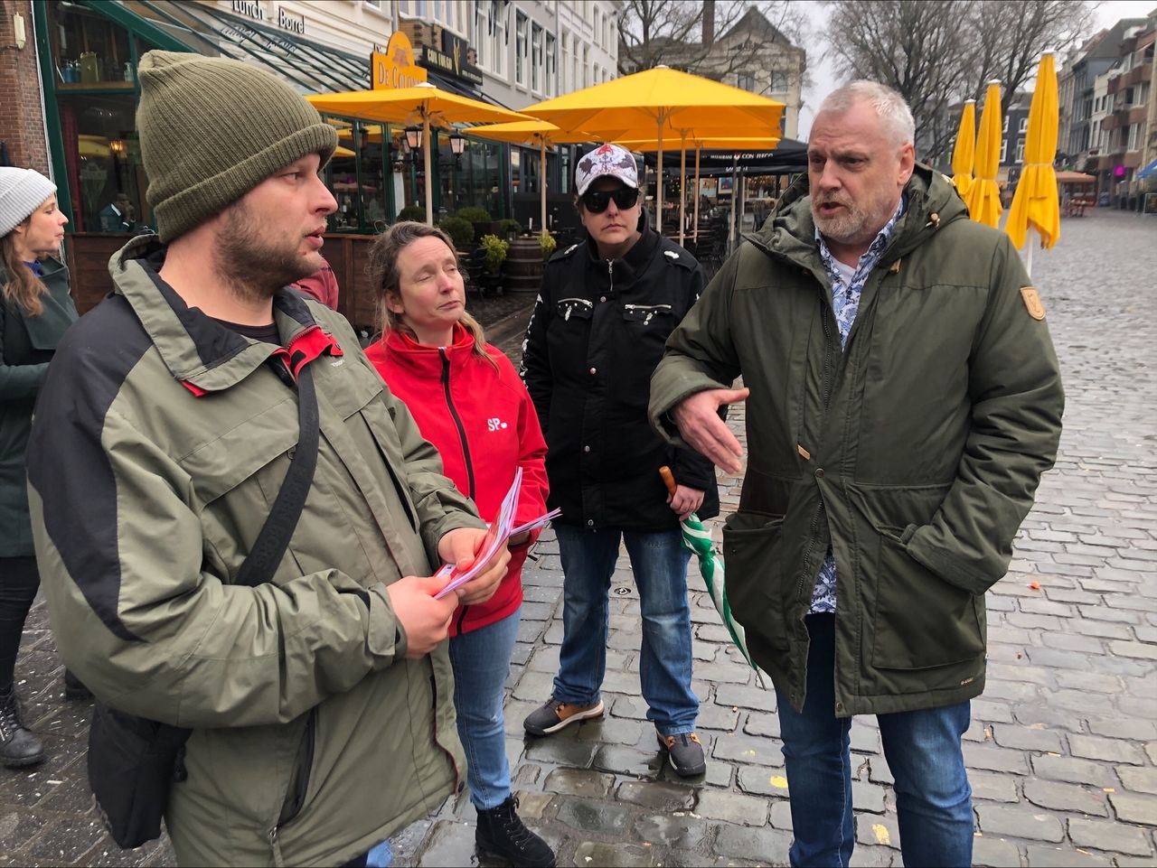 Advocaat Peter Schouten, geheel rechts (foto: Ronald Sträter).