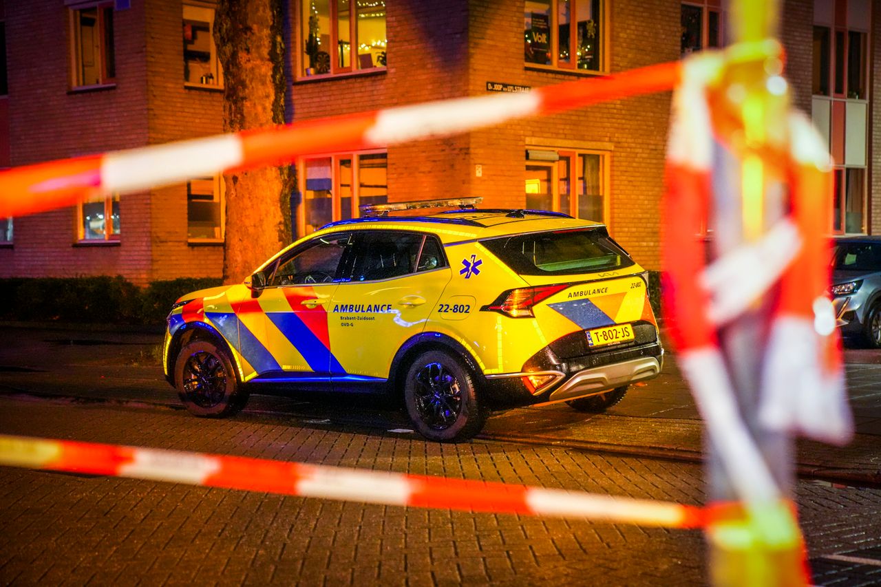 Hulpverleners rukten massaal uit na de steekpartij in Eindhoven (foto: SQ Vision).