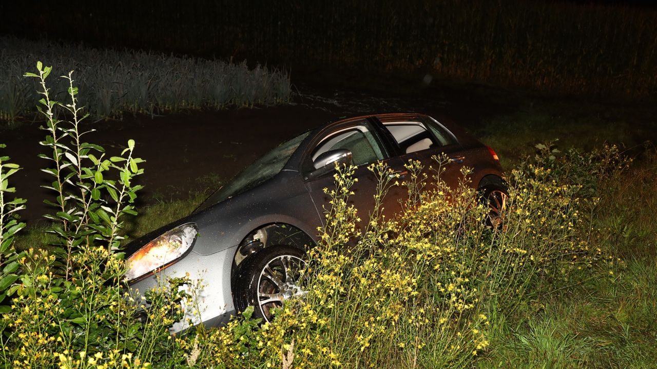 Het ongeluk in Boekel gebeurde rond een uur zaterdagnacht (foto: Kevin Kanters/SQ Vision).