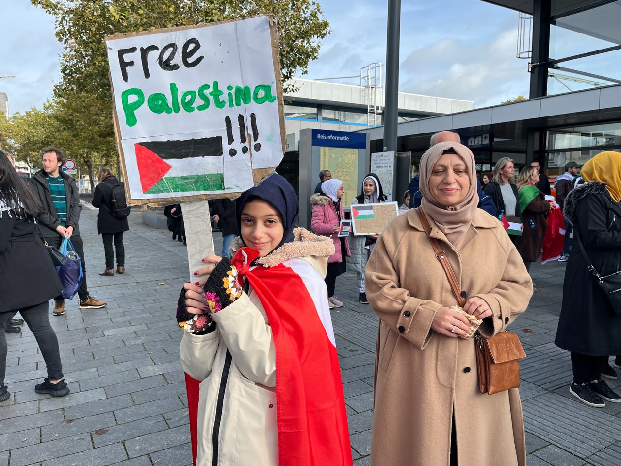 De vredesmars verloopt rustig. (Foto: Jan Waalen)