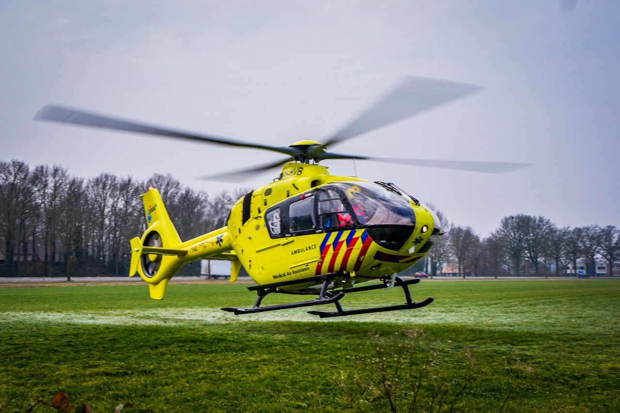 Het slachtoffer is met een arts van de traumahelikopter weggebracht (foto: SQ Vision).