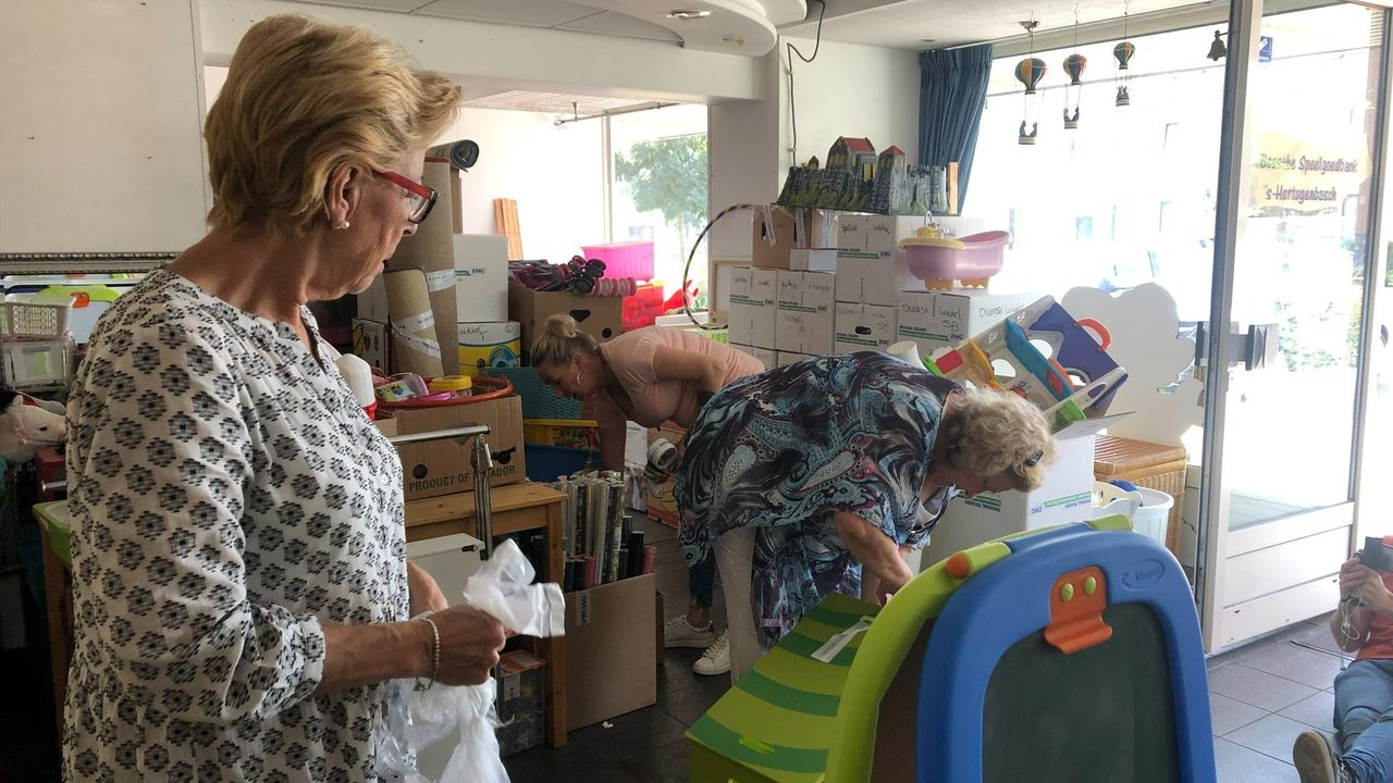 De kleding- en speelgoedbank moet voor 15 september uit haar pand