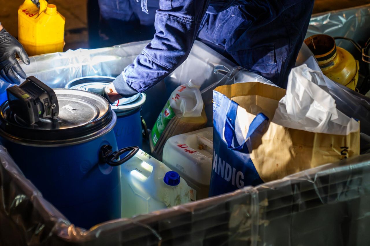 Wat in het drugslab geproduceerd werd, is donderdagavond nog niet bekendgemaakt (foto: Dave Hendriks/SQ Vision).