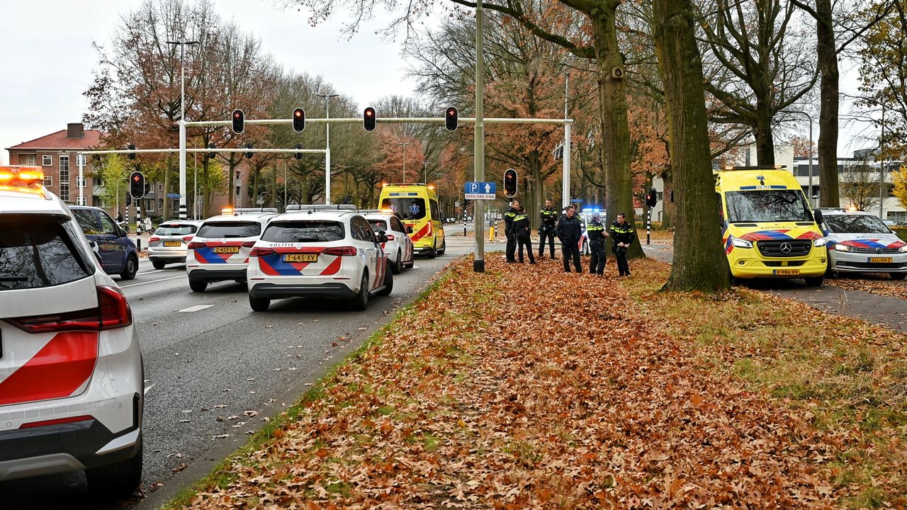 De politie kwam massaal op de melding af (foto: Persbureau Heitink / Toby de Kort).