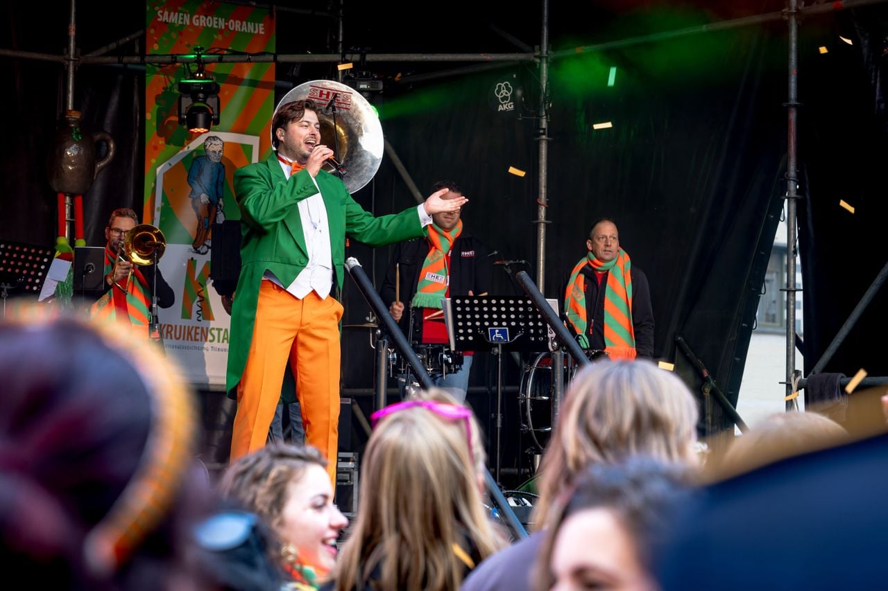 De She’s en Jelle Oosterveld zorgen voor de muzikale begeleiding (foto: Eye4Images).